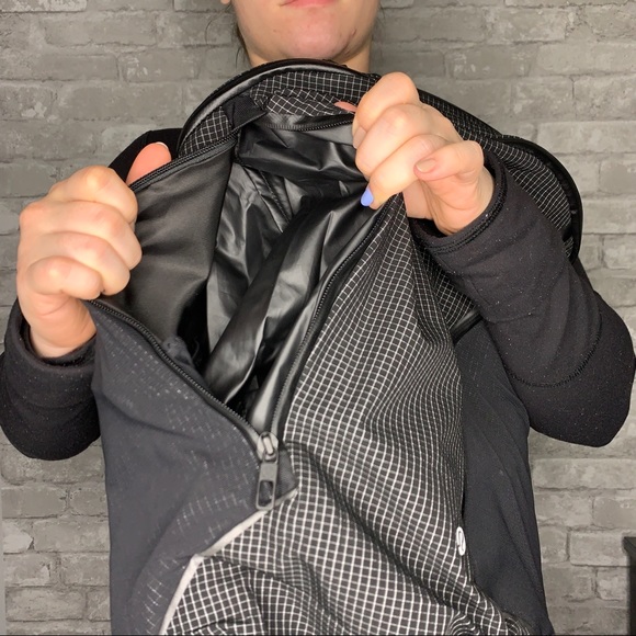 Lululemon More Miles Active Backpack NWT Black - Picture 12 of 16